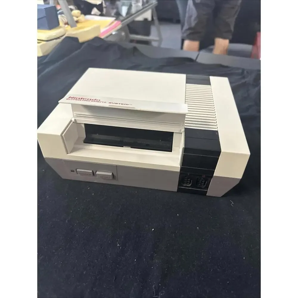 Smooth Top Nintendo Entertainment System NES Console - Gray (NES-001) Near Mint